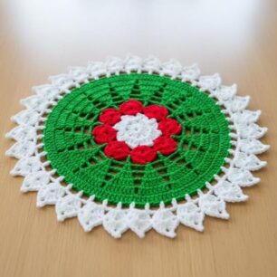 RITIKA Woolen Crochet Handmade White Red Green Christmas Table Mat Round 12.5 inch